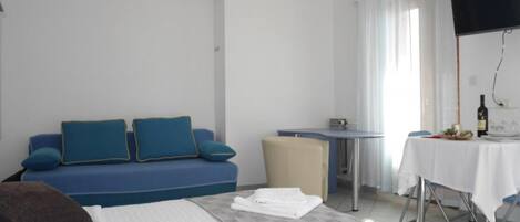 2 chambres, fer et planche à repasser, Wi-Fi, draps fournis