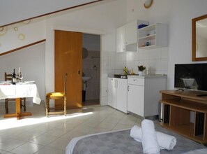 2 dormitorios, tabla de planchar con plancha, Internet y ropa de cama