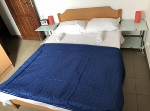 1 bedroom, iron/ironing board, internet, bed sheets