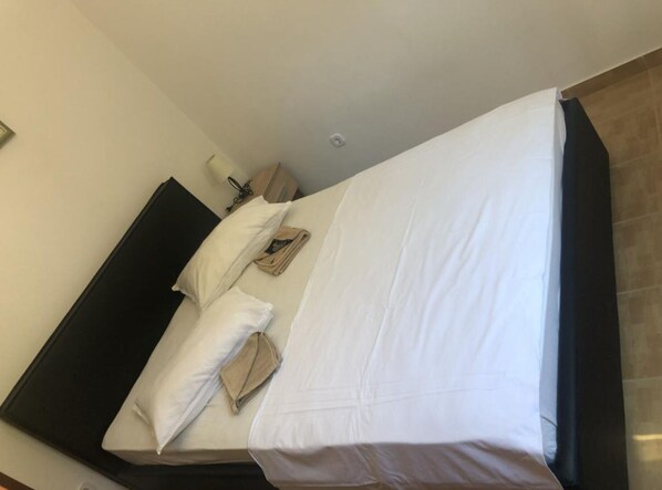 1 bedroom, iron/ironing board, internet, bed sheets