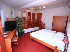 1 bedroom, internet, bed sheets