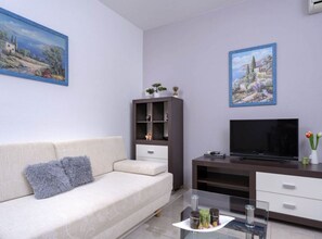 TV - One Bedroom Apartment with Balcony and Sea View (Vrboska)