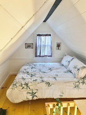 1 bedroom, bed sheets