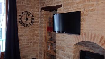 Smart-tv en een open haard