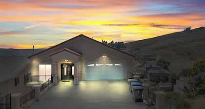 Spacious 5-bedroom house in welcoming Spring Valley with AC, WiFi