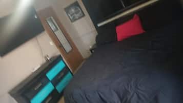 3 habitaciones, caja de seguridad en la habitación y escritorio