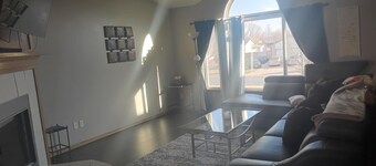 Charming 3-bedroom house in peaceful Goddard with AC, WiFi