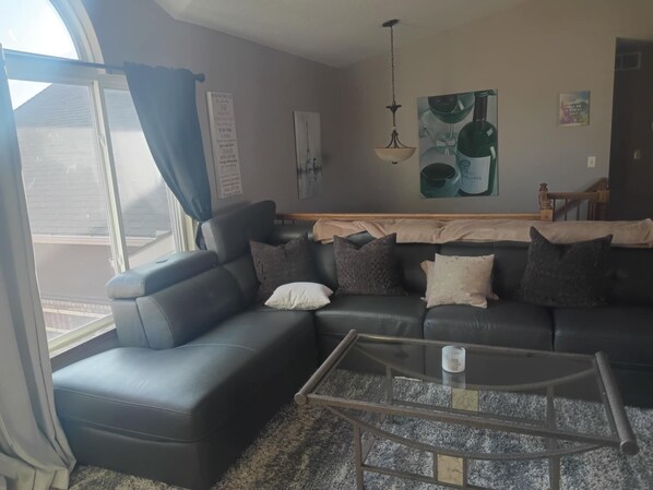 Smart TV, fireplace, DVD player, table football