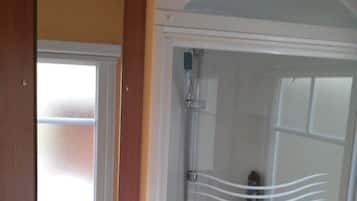 Douche, savon, papier toilette