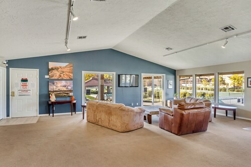 Peaceful Fun Condo near Zion