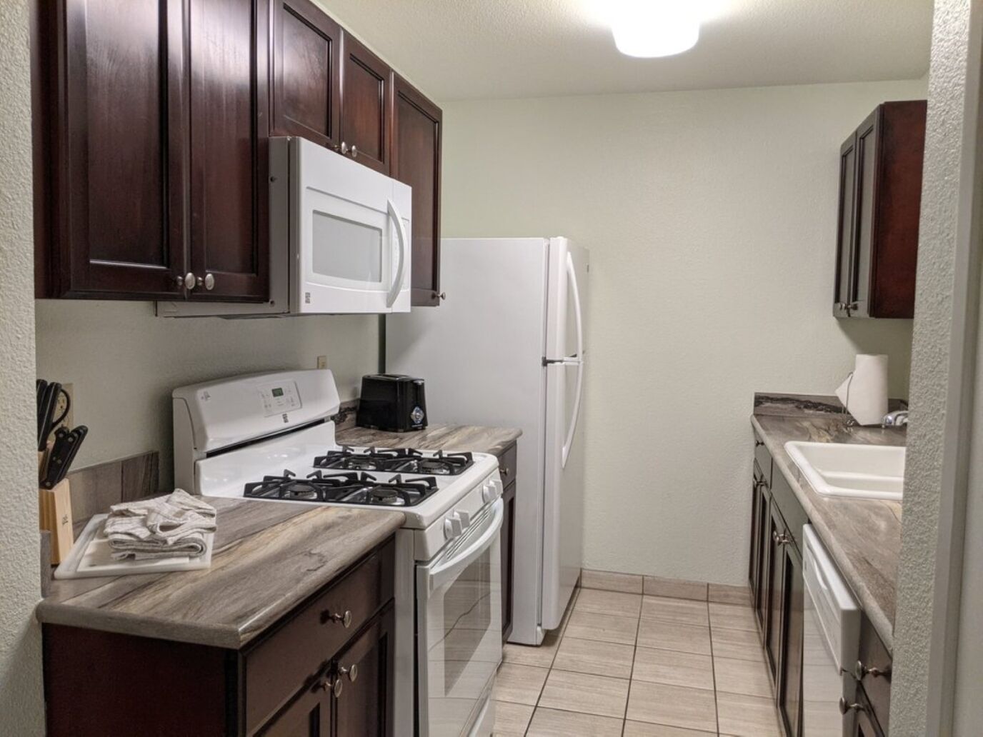 Fridge, microwave, stovetop, dishwasher