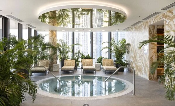 Pool - 10Bedroom Penthouse Versace Luxury in Heart London (London)