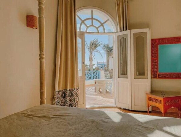 2 bedrooms, iron/ironing board, WiFi