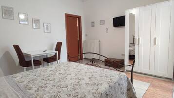 Laptop workspace, free WiFi