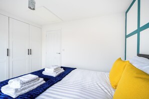 2 quartos, ferros/tábuas de passar roupa, Wi-Fi de cortesia