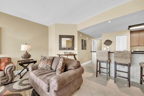 Condo, Multiple Beds (Aqua Resort 711) | Interior