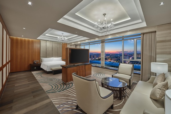 Presidential Suite, 1 King Bed | Living area | 42-cm LCD TV with cable channels