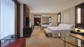 Deluxe Suite, 1 King Bed | Free WiFi