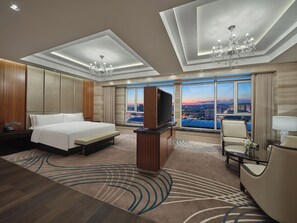 Suite presidencial, 1 cama de matrimonio grande | Edredones de plumas y minibar (con algunos artículos gratuitos)