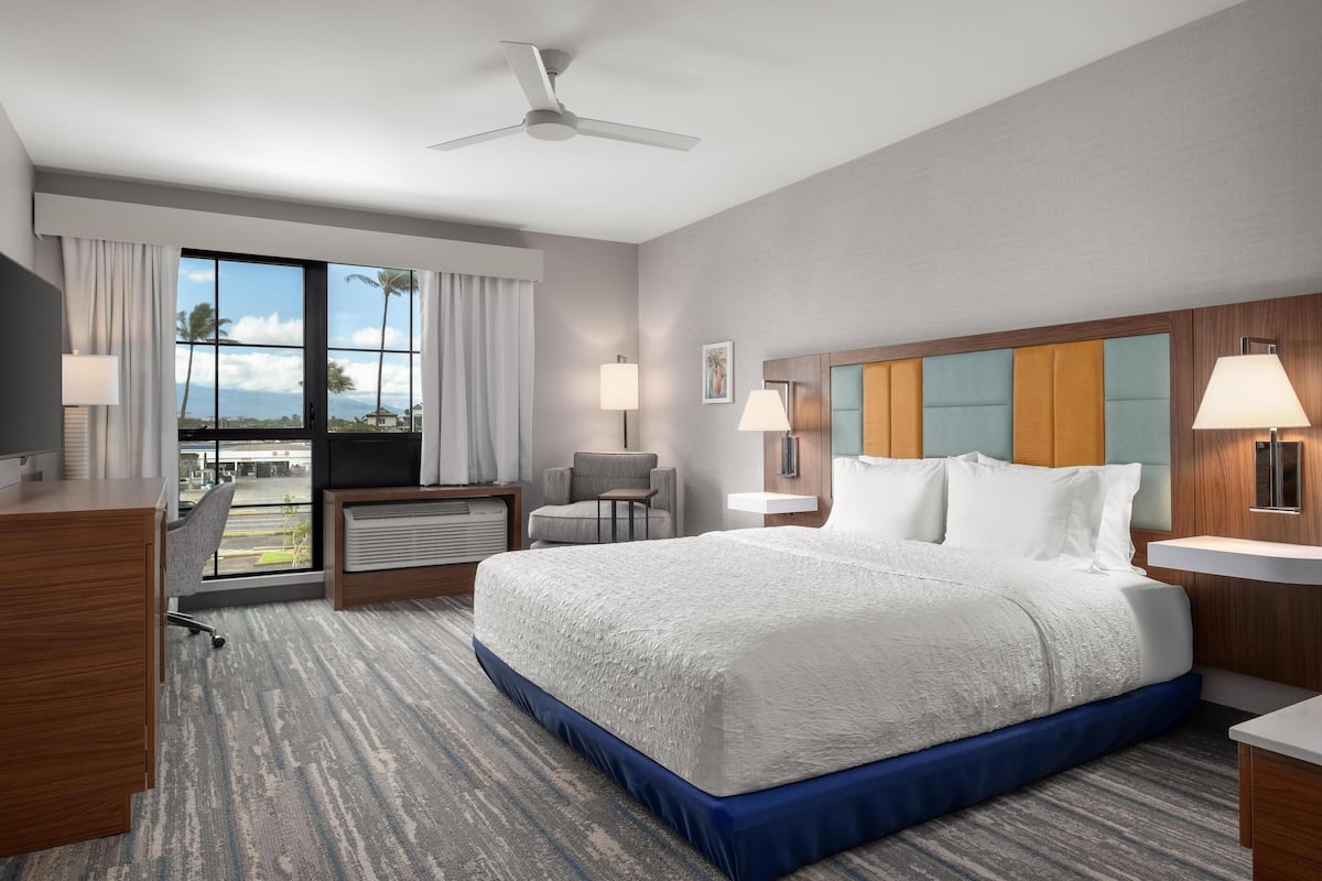 Roupas de cama premium, cortinas blackout, Wi-Fi de cortesia