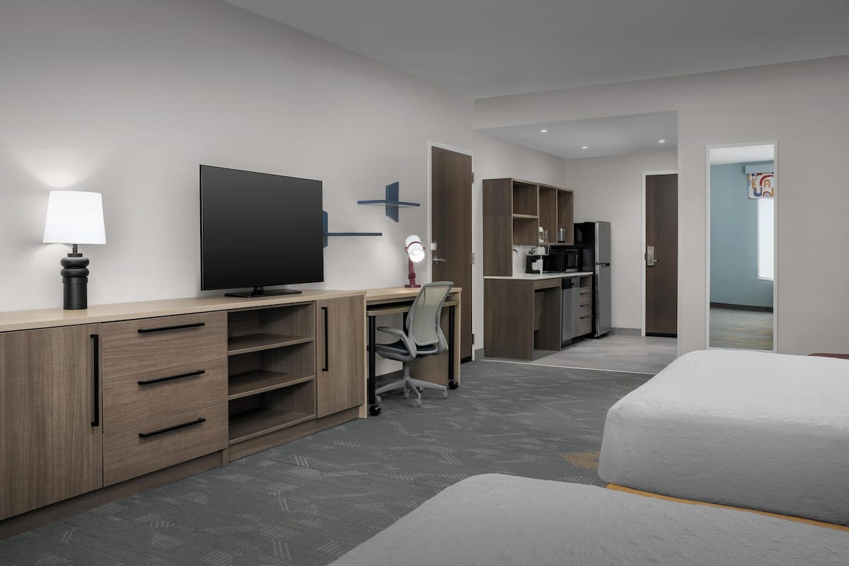 Estudio, 2 camas Queen size, con acceso para personas discapacitadas, tina (Mobility & Hearing) | Wifi gratis