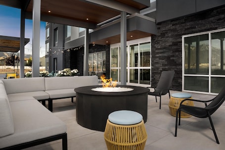 Terraza o patio. Home2 Suites By Hilton Tooele