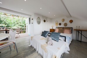 Free WiFi, bed sheets - Farol Studio, One step away from the ocean (Madeira)