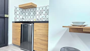 Frigobar, utensilios de cocina