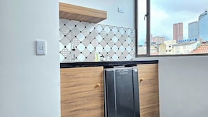 Suite | Private kitchen | Mini-fridge, cookware/dishes/utensils