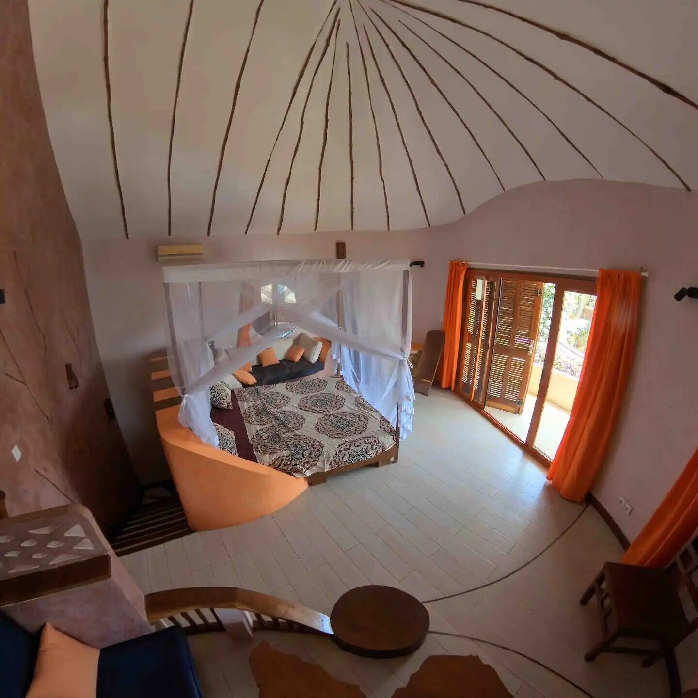 5 bedrooms, iron/ironing board, WiFi, bed sheets
