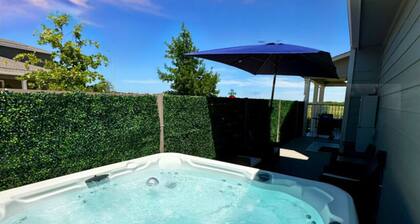 Luxury 2-Story Condo • Hot Tub • Gym • Pool • Airport
