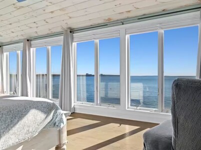 Direct Waterfront Beach House with Panoramic Views