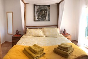 3 bedrooms, in-room safe, desk, iron/ironing board