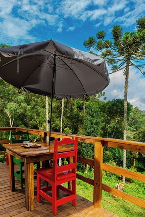 تناول الطعام بالخارج