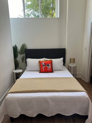 5 bedrooms, desk, iron/ironing board, travel cot