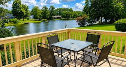 Tall Timbers Waterfront Oasis: 3BR / 2 BATH Retreat with Garage