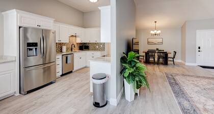 Tall Timbers Waterfront Oasis: 3BR / 2 BATH Retreat with Garage