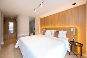 3 chambres, bureau, fer et planche à repasser, accès au Wi-Fi (inclus)