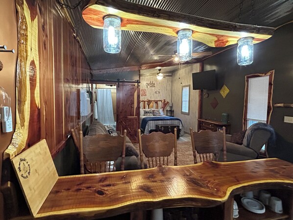 1 bedroom, WiFi, bed sheets - Cozy cabin near the beautiful crystal mines of Mount Ida and Lake Ouachita (Mount Ida)