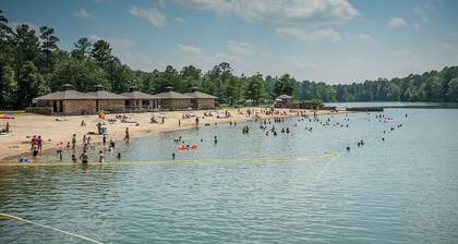 Perfect Private Waterfront Getaway on Lake Lanier!