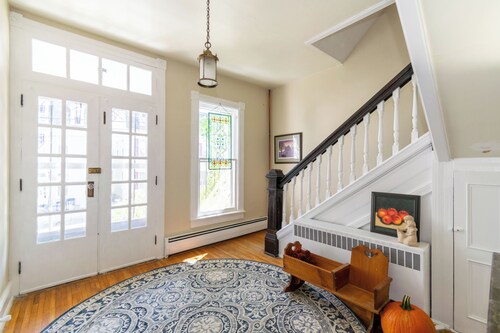 Cozy Victorian in the Heart of Downtown Westminster.