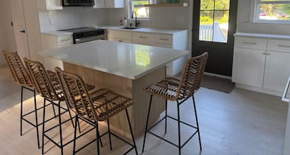 NEW!! Charming 2-bedroom house in Green Harbor Marshfield WALK TO BEACH