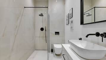 Comfort Apartment | Bathroom