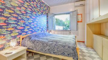 2 bedrooms, iron/ironing board, free WiFi