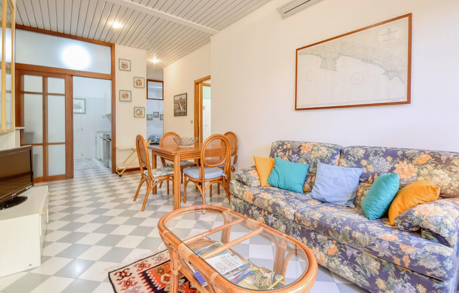 2 Bedroom Nice Apartment In Chiavari - Chiavari
