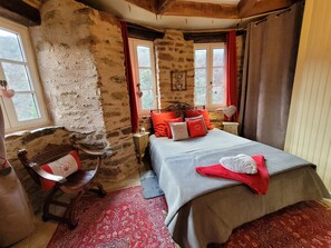 1 bedroom, iron/ironing board, travel crib, free WiFi - Le Manoir des Pélies-Au gré du vent. (Conques-en-Rouergue)