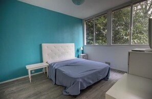 1 bedroom, bed sheets
