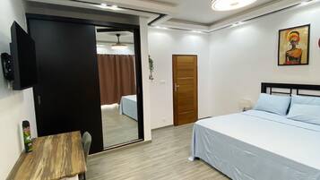 6 bedrooms, WiFi, bed sheets