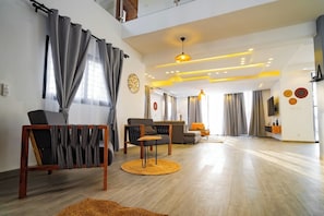 Interior - Luxurious and spacious 6-bedroom house in Saly with AC, WiFi, kids pool (Sali Nianiaral)
