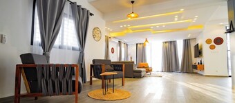 Luxurious and spacious 6-bedroom house in Saly with AC, WiFi, kids pool